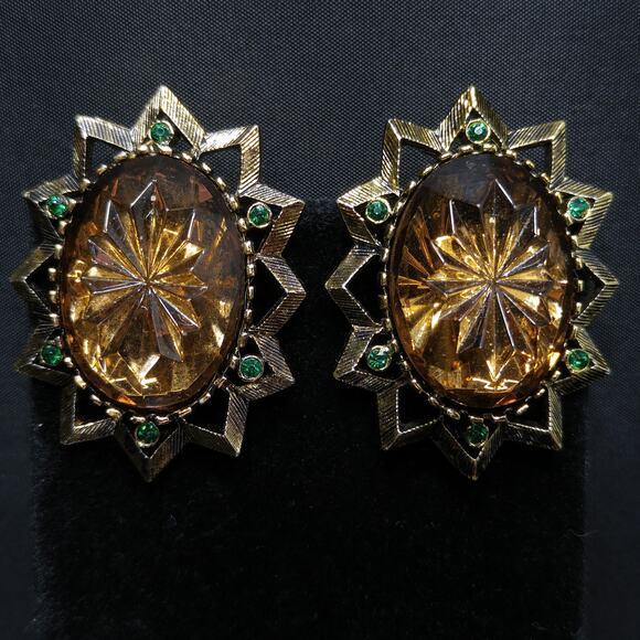 Vintage Emmons Molded Topaz Glass Clip Earrings, Green Rhinestone Accents - Picture 4 of 10